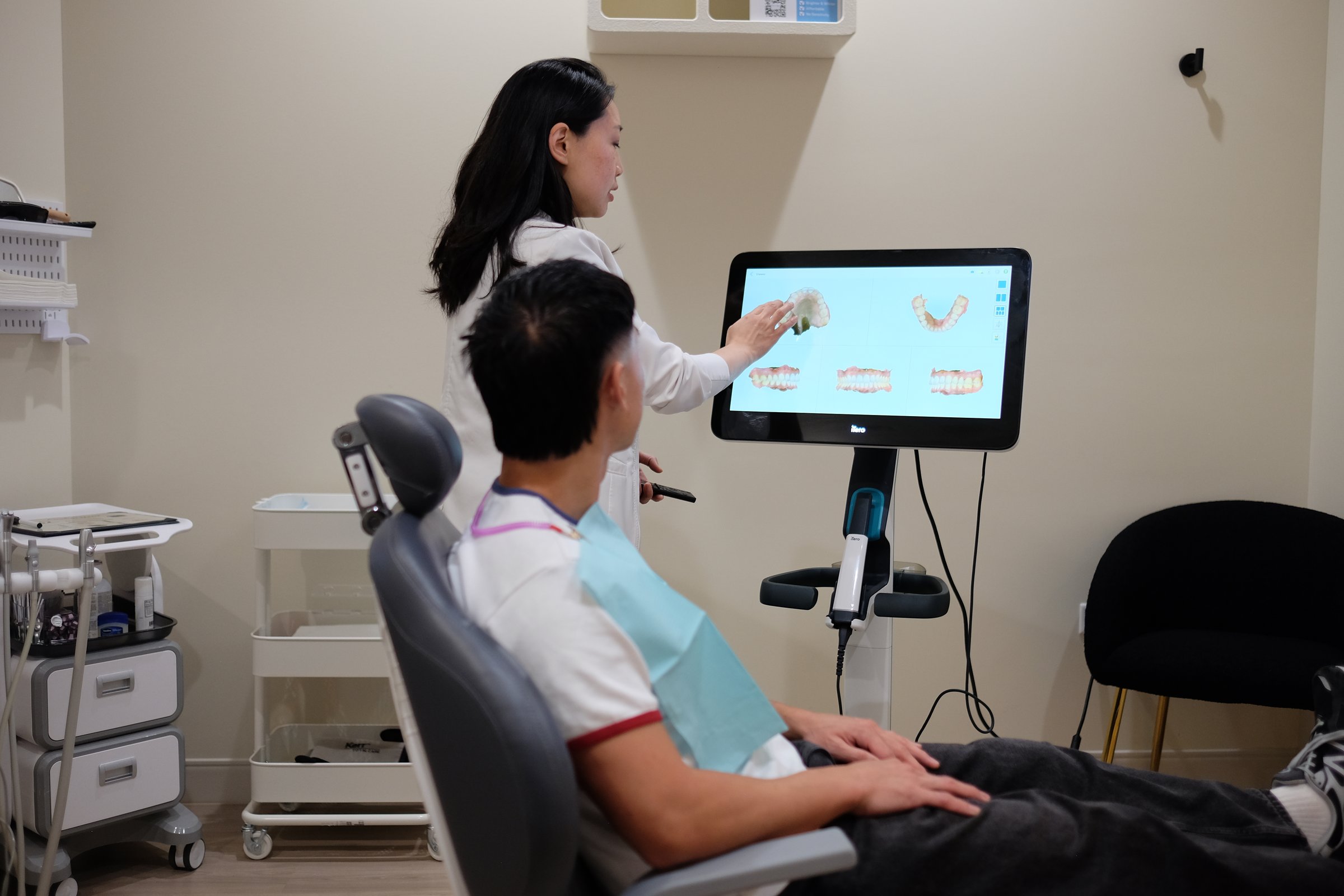 Dr. Erin Cho showing a patient in the chair his scan