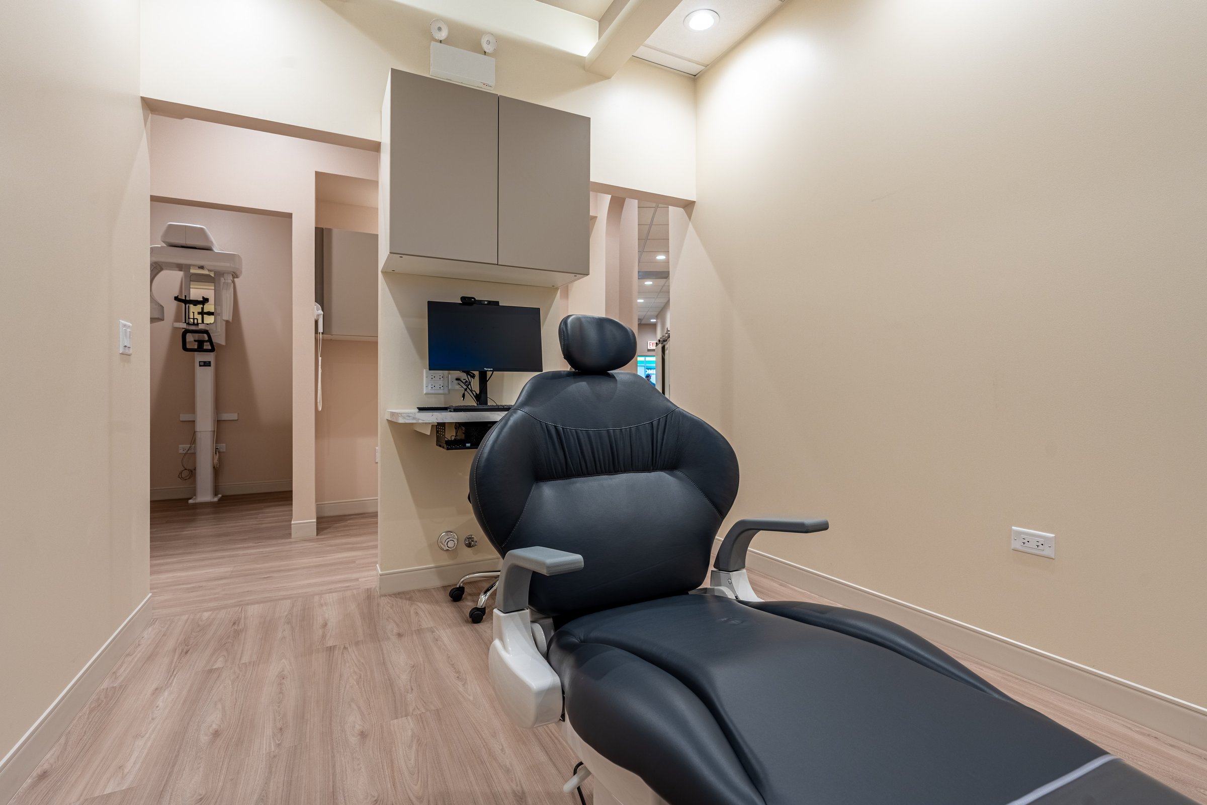 An empty, light-filled treatment room at Re·gen Smile Studio